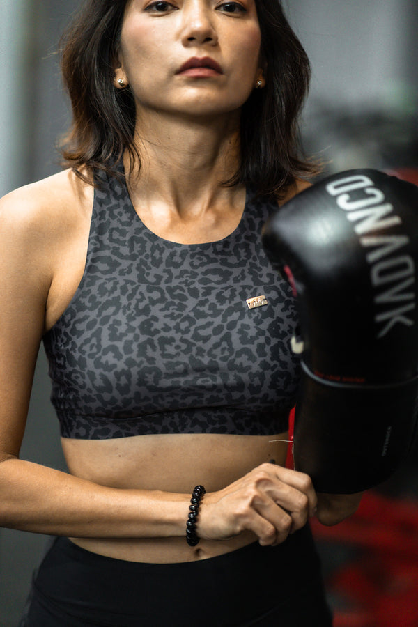 Sport Bra High Neck : Pantha Smoke  (เฉพาะสปอร์ทบรา)